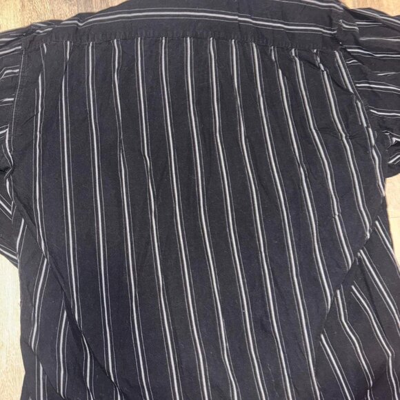 cross button up - Picture 3 of 4